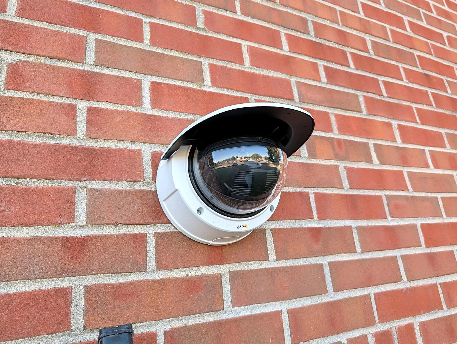 Axis dome camera on brick